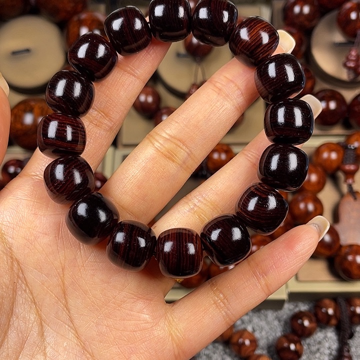 花梨木类幸****营1.7✖️1.8尺寸花梨手串