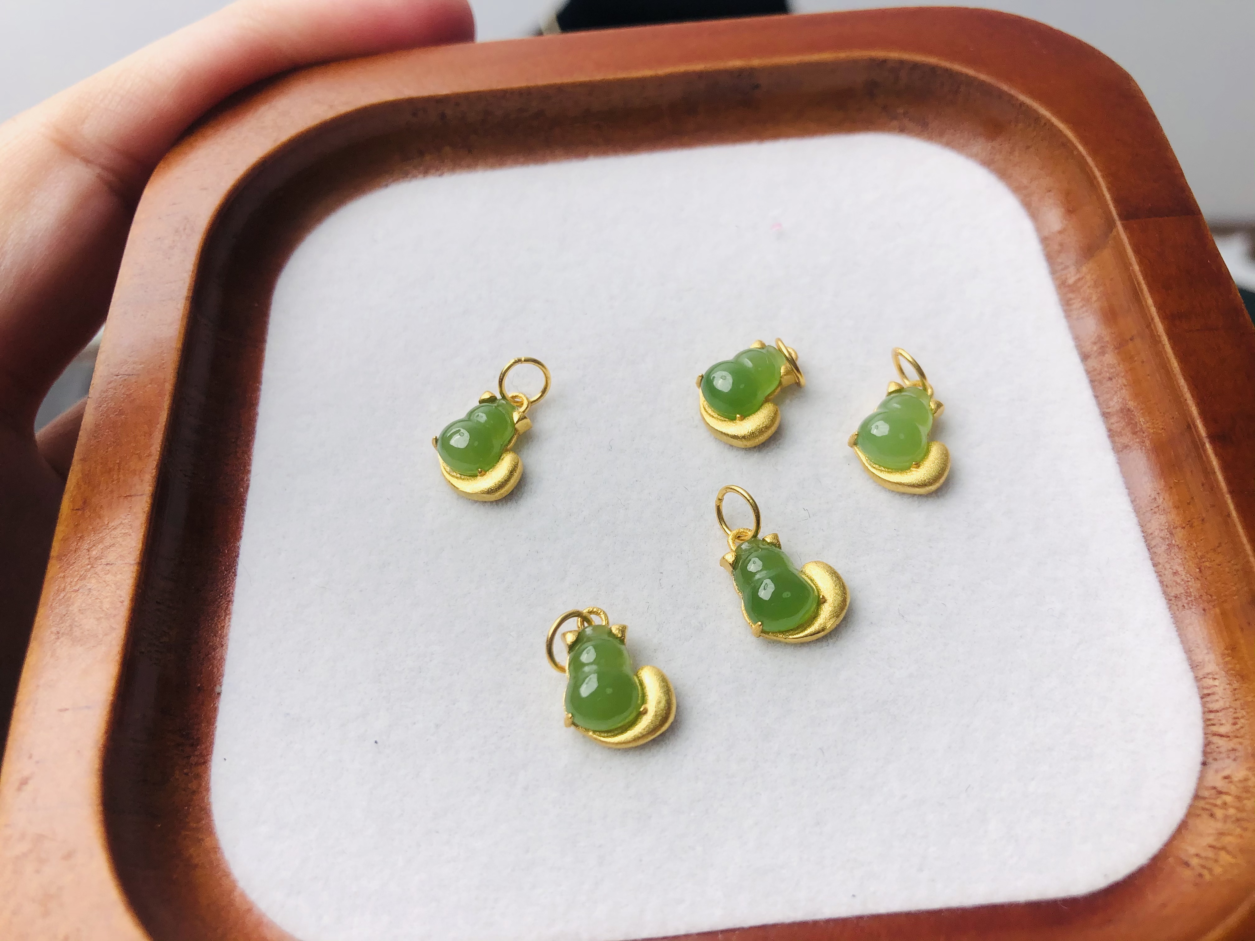 S925镶嵌天然碧玉小猫咪小滴溜吊坠