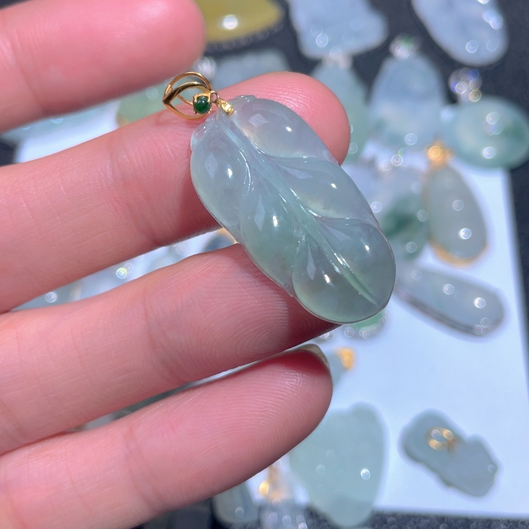 翡翠颈饰18K金镶嵌翡翠