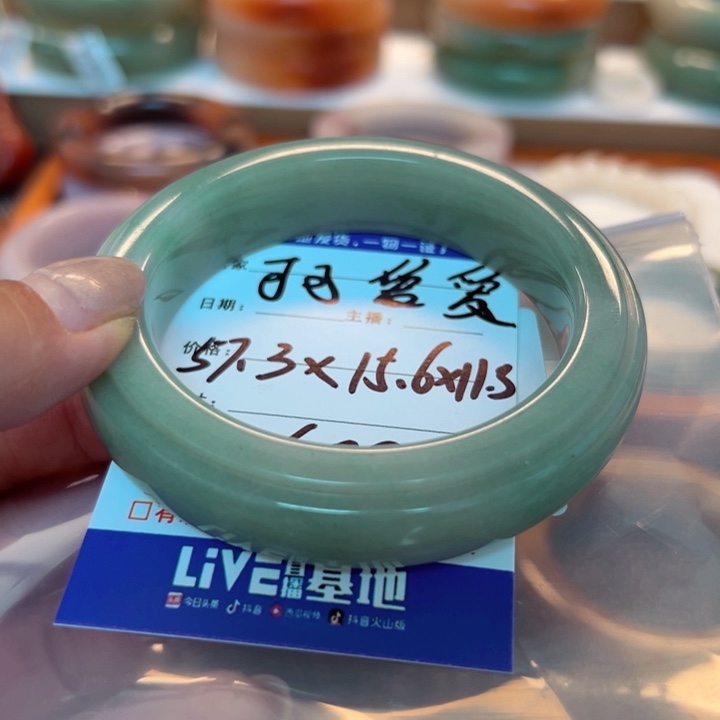 石英质玉手镯合金可**爱