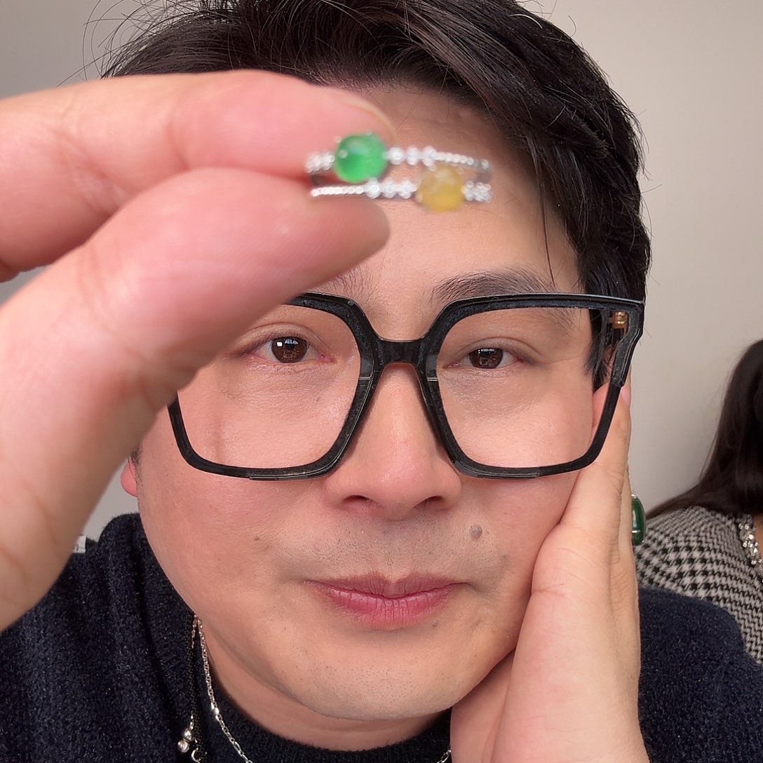 用***8翡翠18K金镶嵌颈饰一件