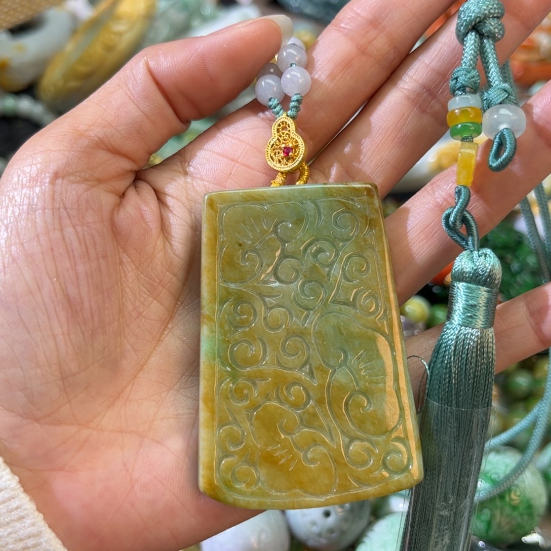 翡翠颈饰未镶嵌待编款