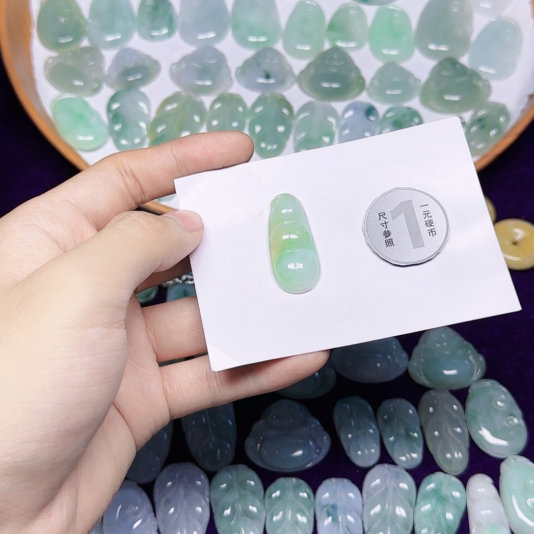 翡翠未镶嵌吊坠(赠链)fc