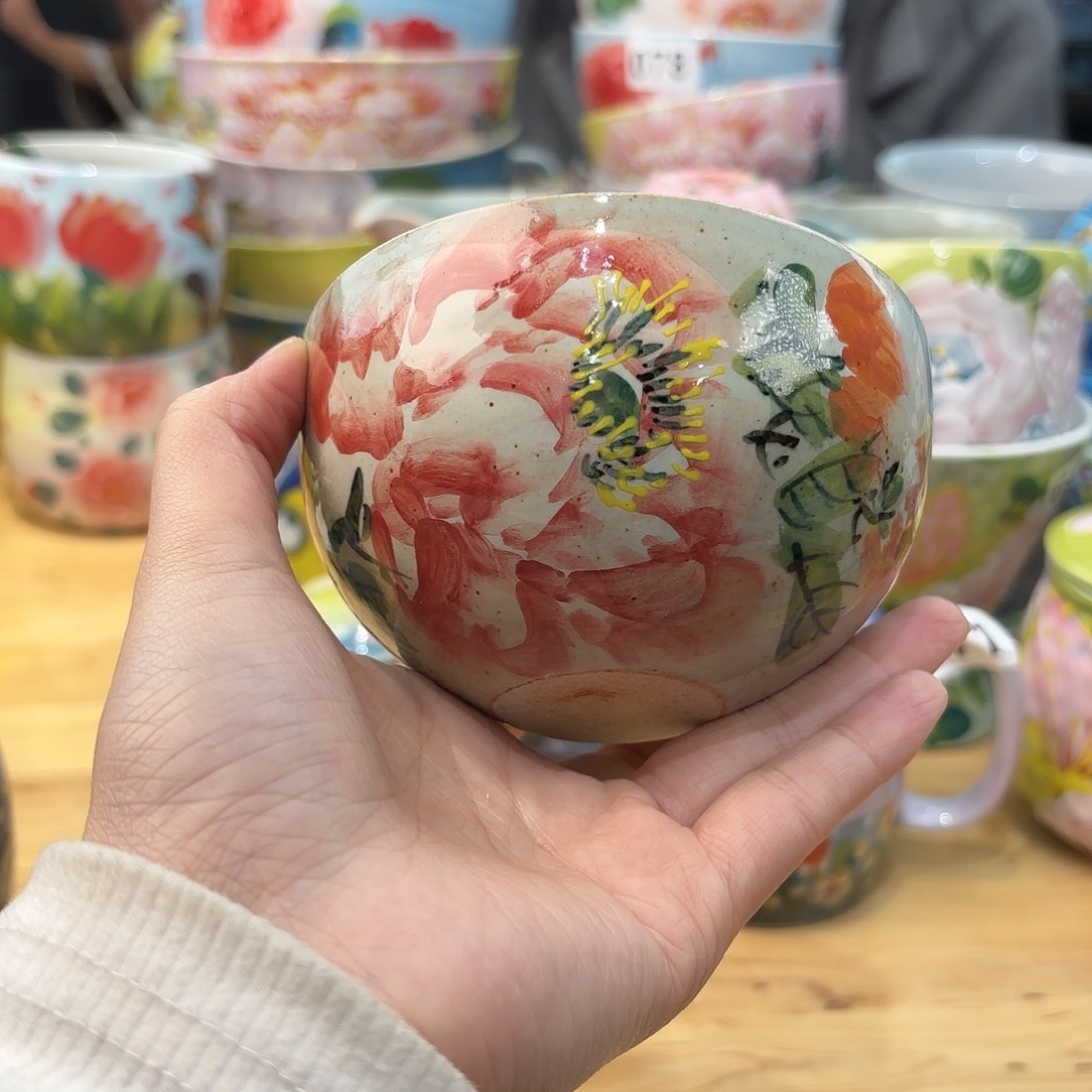 瓷片兔兔爱吃肉和