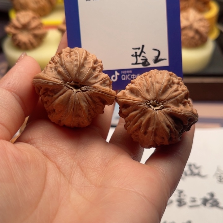 吊坠文玩核桃赶*人文玩核桃把件2