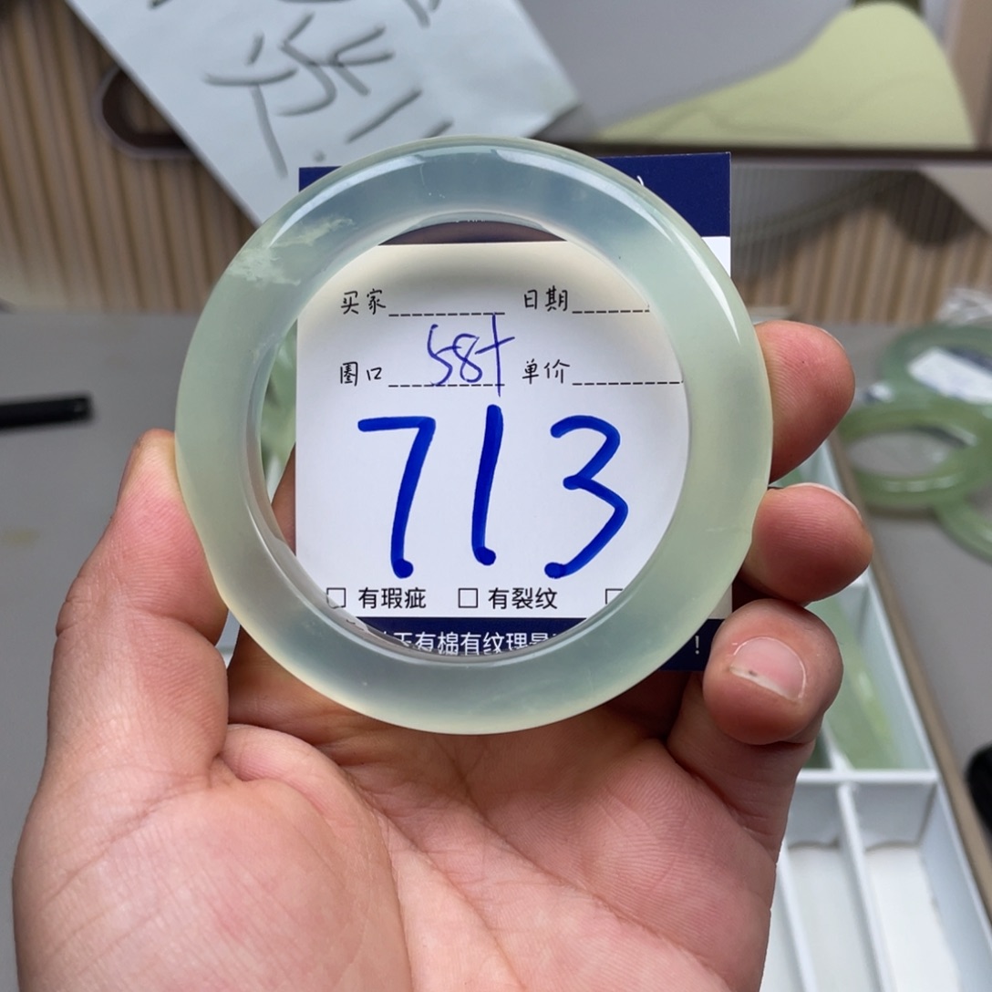 岫玉手镯手镯未镶嵌