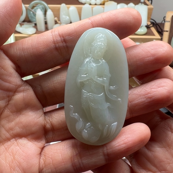 和田玉未镶嵌颈饰且末观音