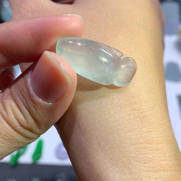 翡翠颈饰未镶嵌金鱼