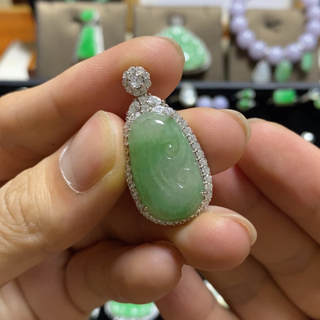 翡翠颈饰银S925镶嵌天然翡翠