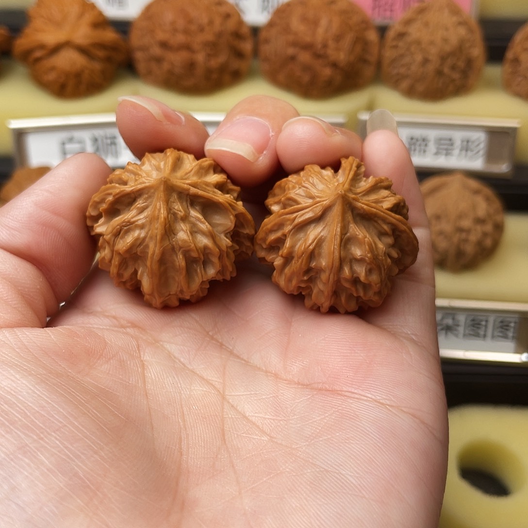 文玩核桃吊坠四棱手捻