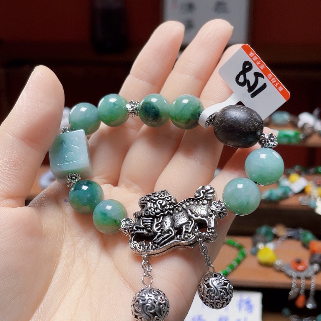 J***y未镶嵌手链翡翠饰品