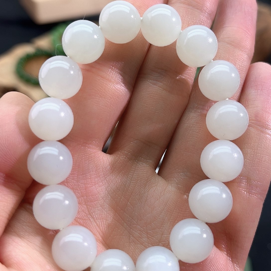 和田玉未镶嵌颈饰高冰白-12mm手串