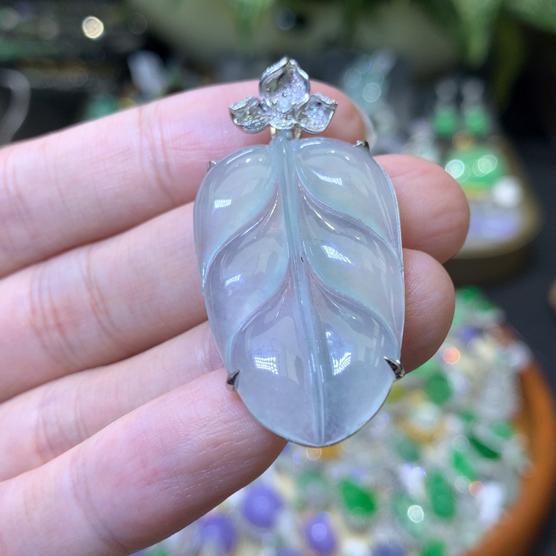 颈饰18K金镶嵌翡翠