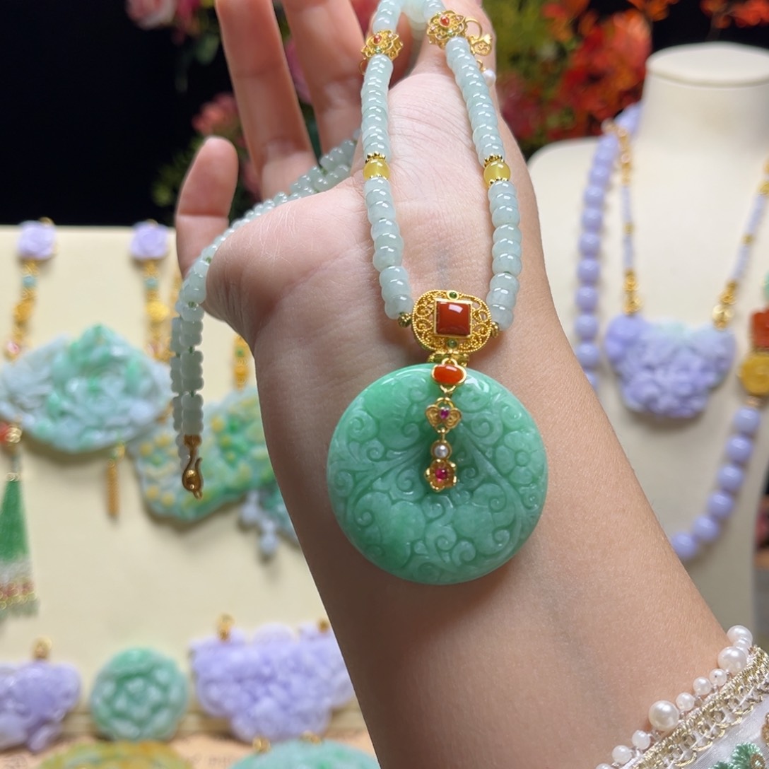 翡翠颈饰未镶嵌天然