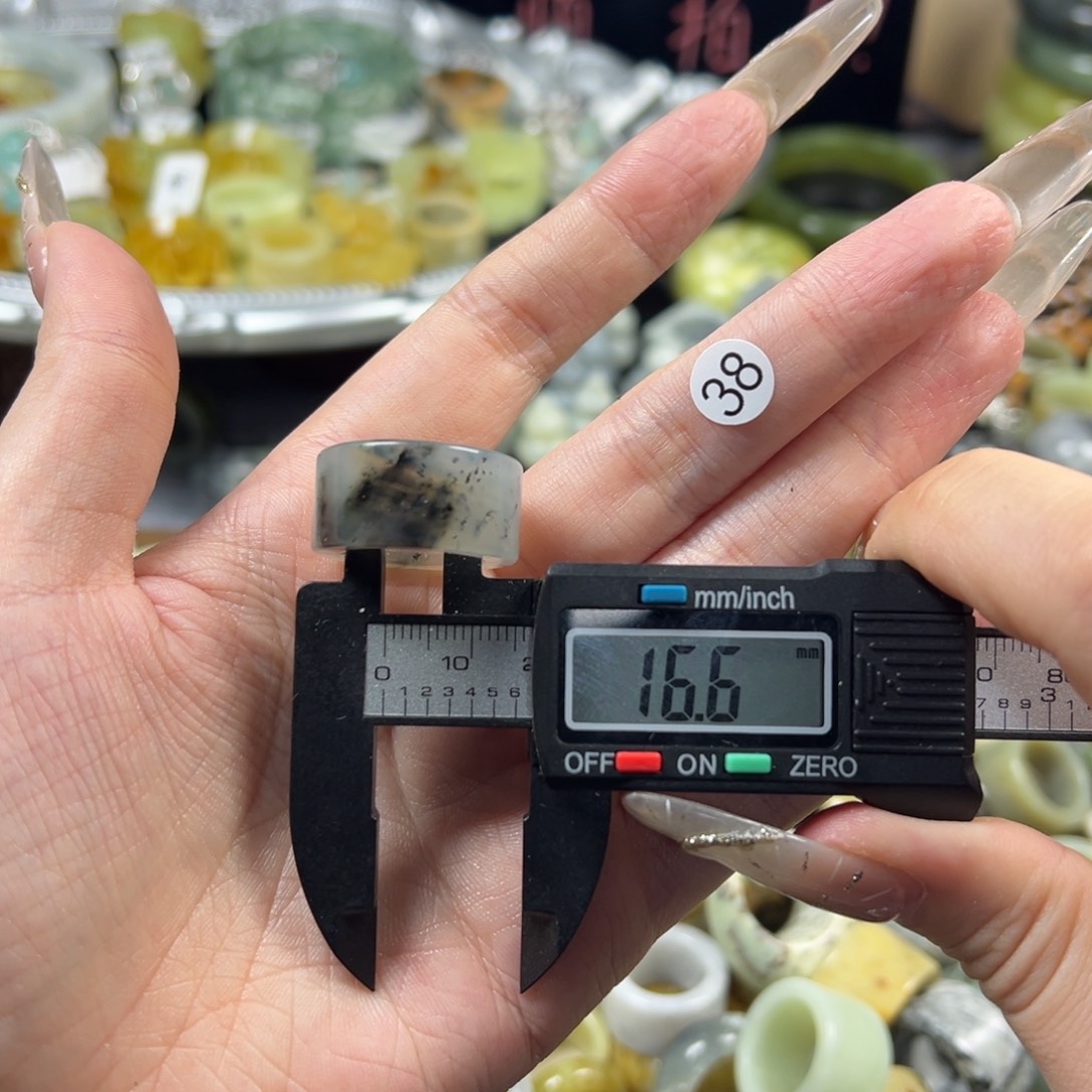 蛇纹石玉未镶嵌戒指