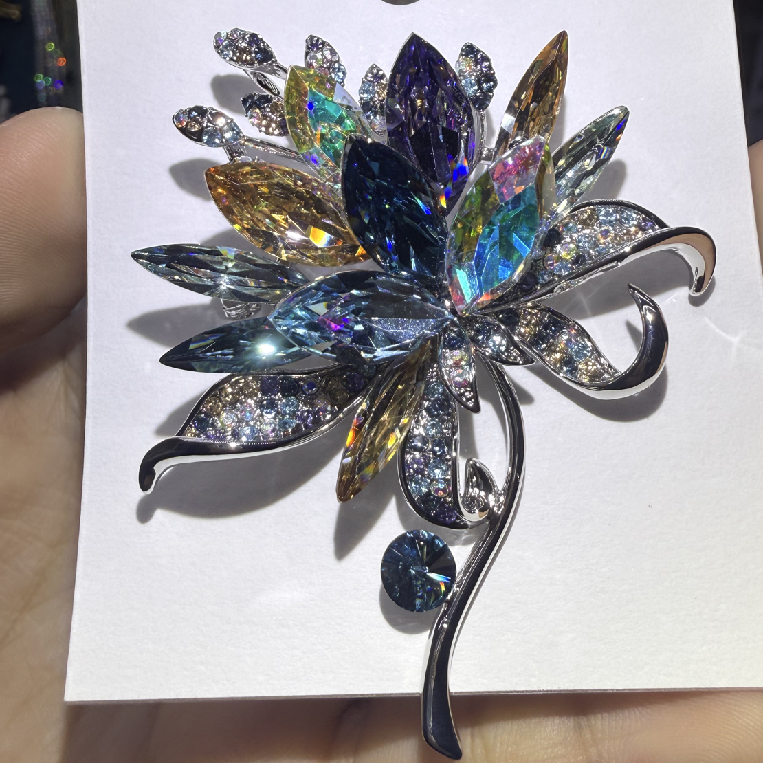 铜合金锆石胸针 1537新品施家七彩晶晶花束胸针胸针