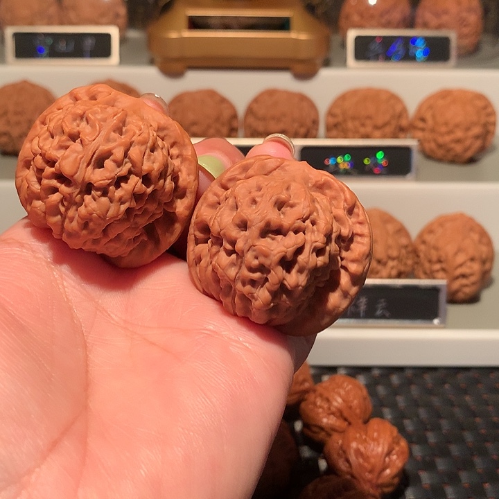 ****雷文玩核桃把件莲花