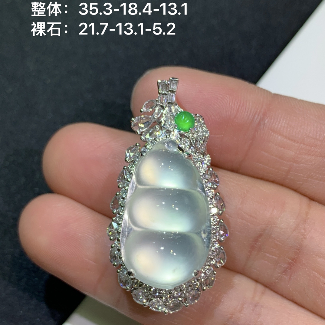 玻璃种茅台白胖福豆翡翠吊坠