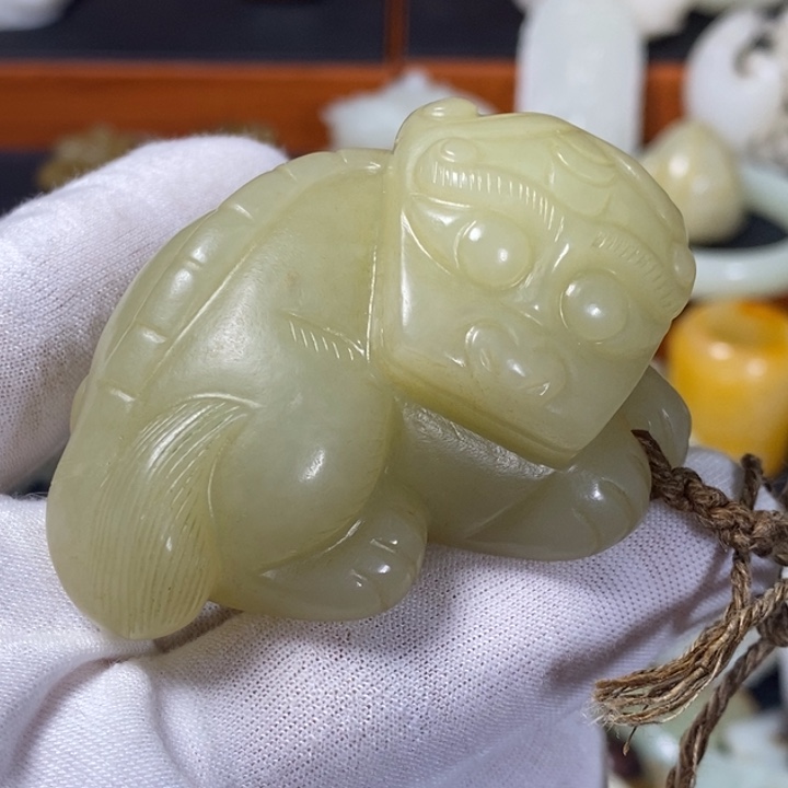 君***玉和田玉（青玉）未镶嵌颈饰