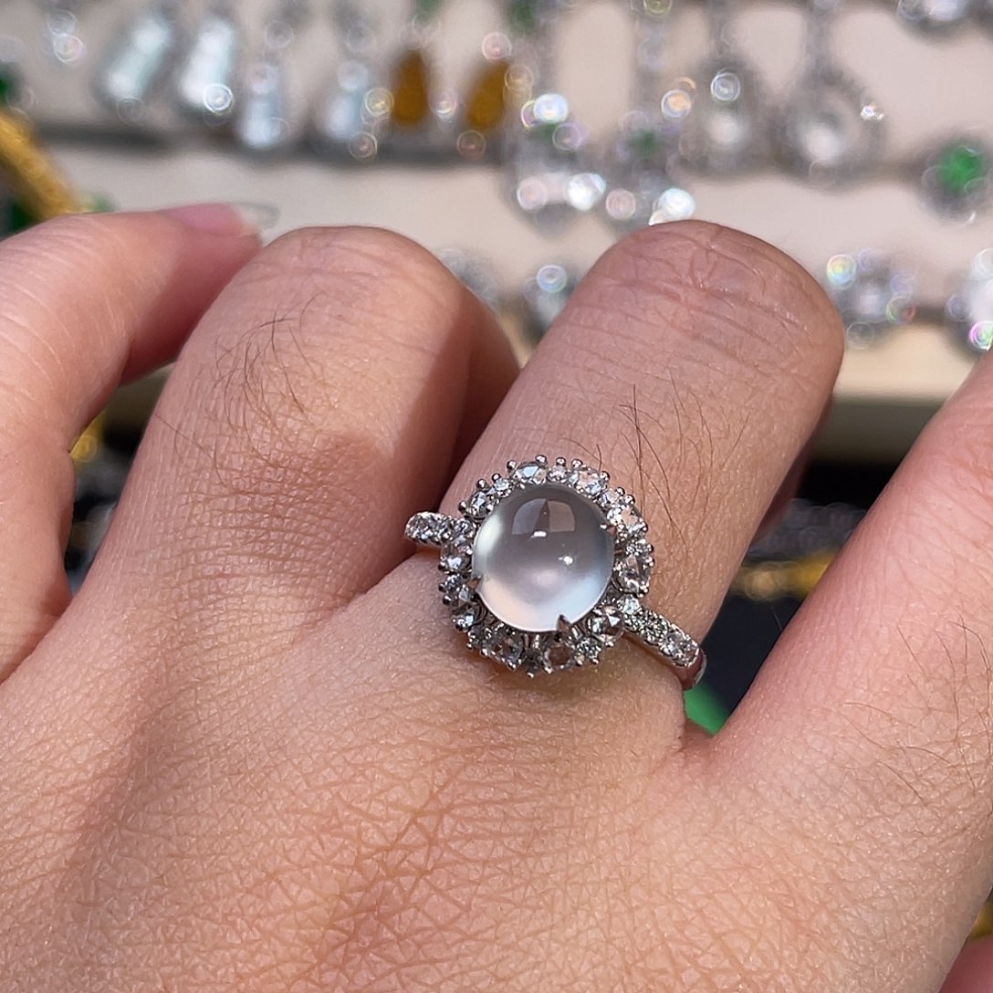 翡翠18K金镶嵌戒指冰蛋