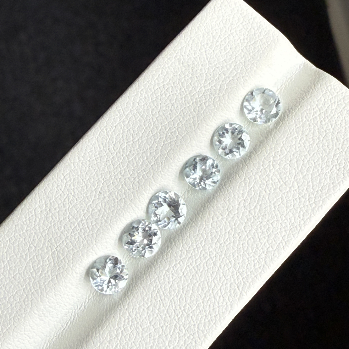 2.51ct天然海蓝宝裸石，尺寸5*5*3.5mm，颜色美艳 ，晶体通透