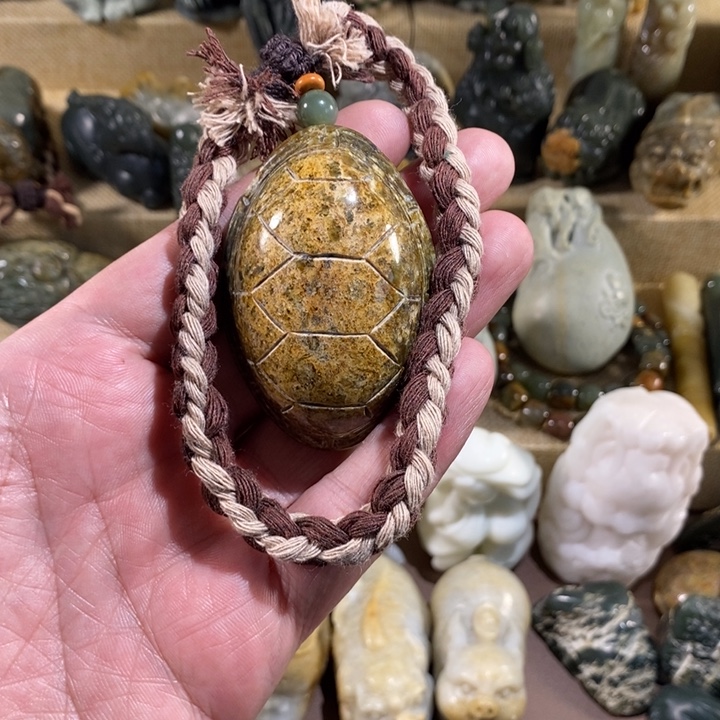 透闪石质玉未镶嵌把件