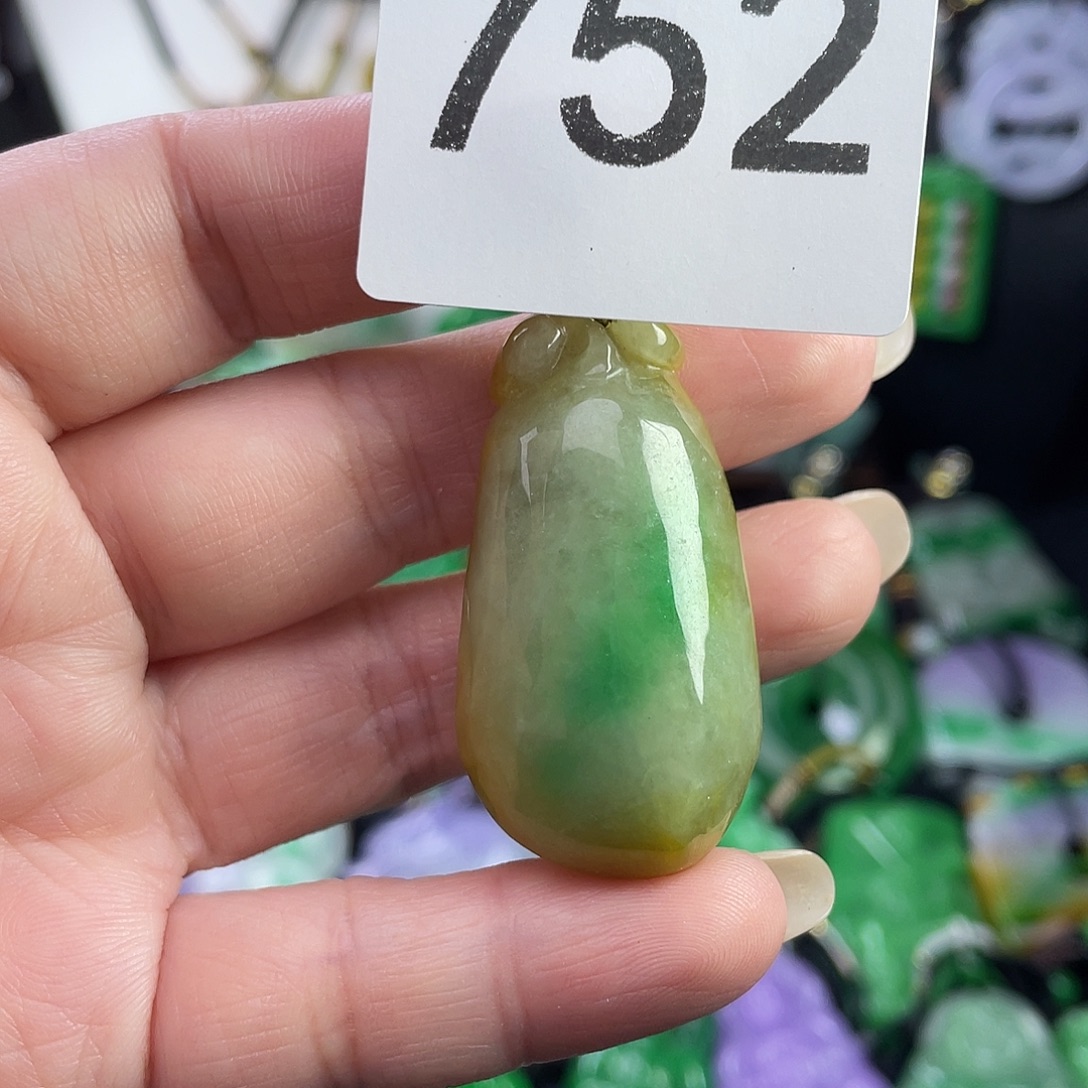 翡翠未镶嵌吊坠(赠链)