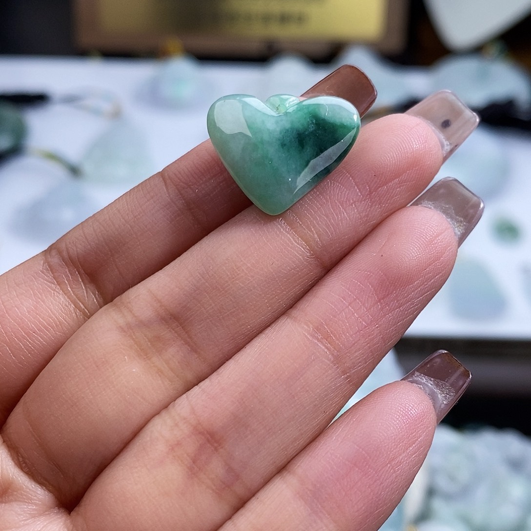 翡翠未镶嵌颈饰7509