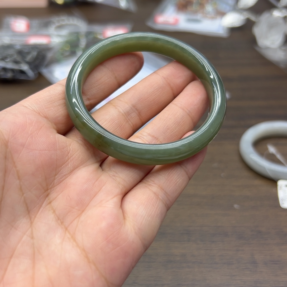 未镶嵌手镯和田玉54.3圈围629瑕