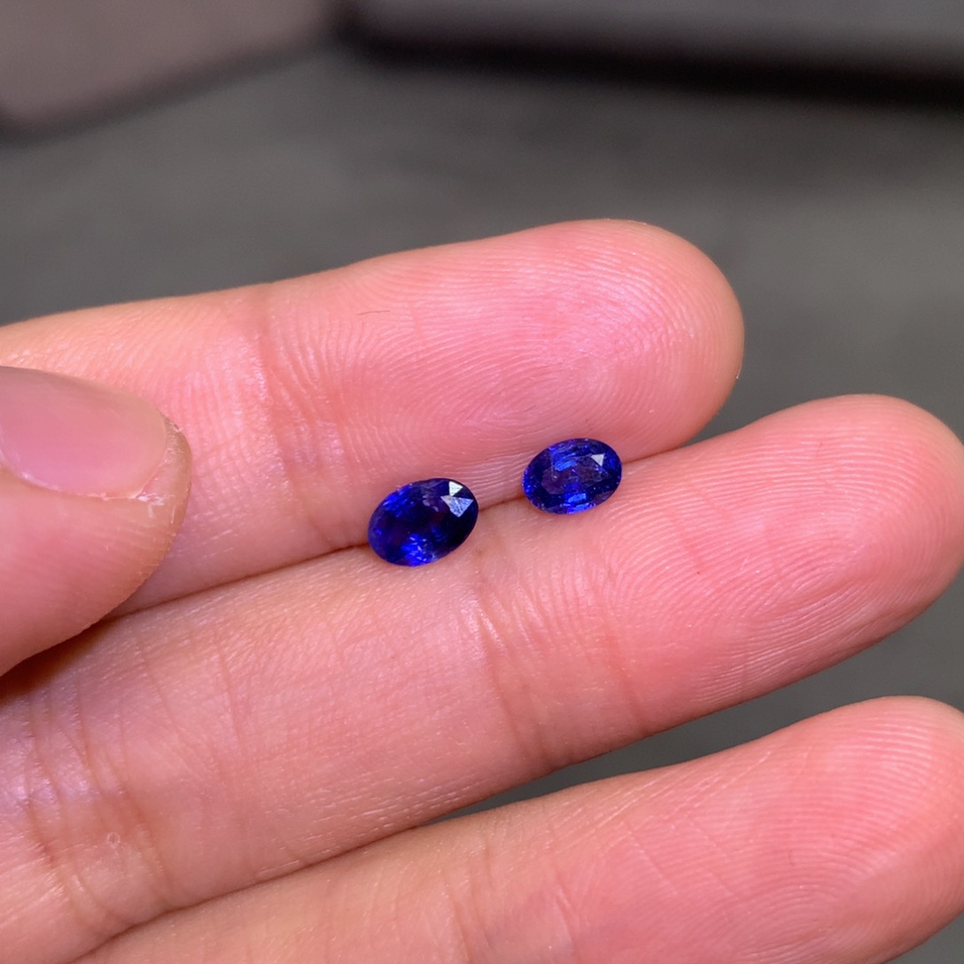 蓝宝石裸石未镶嵌0.96ct老烧蓝宝石