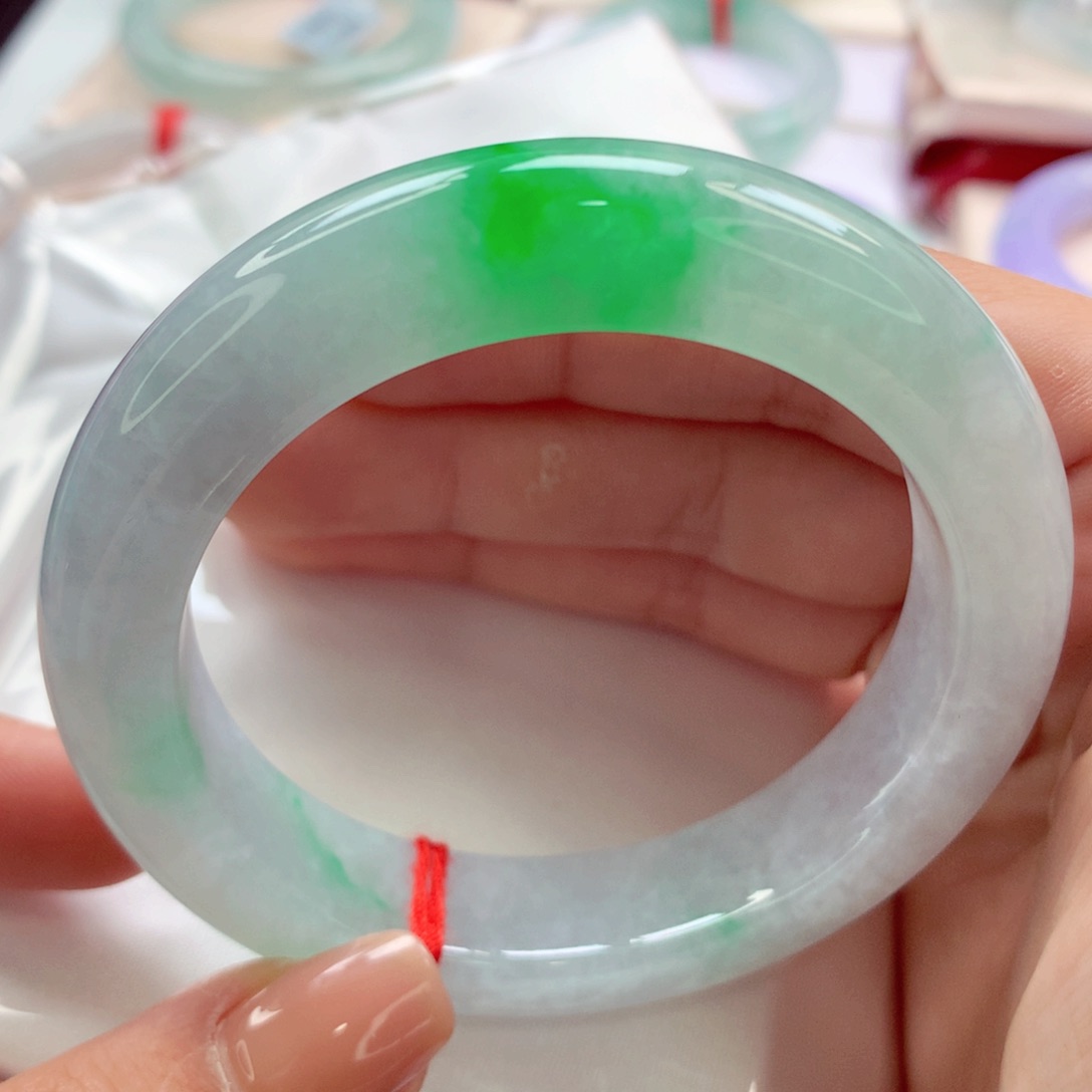 翡翠手镯未镶嵌师妹