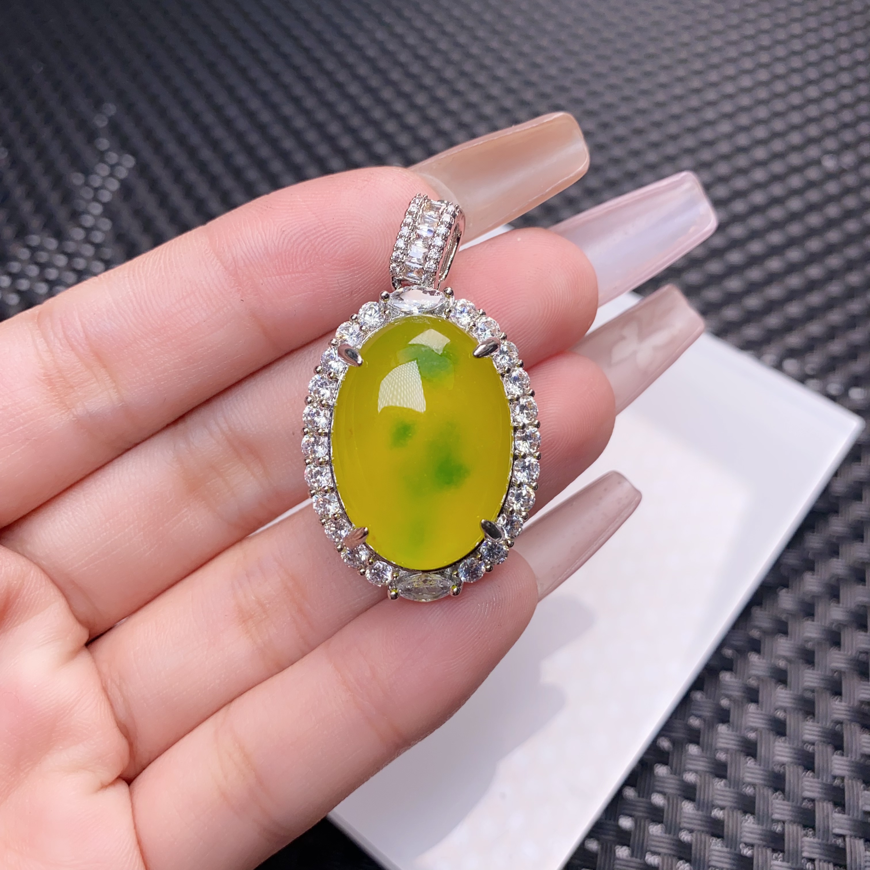 F347透黄绿大蛋面吊坠