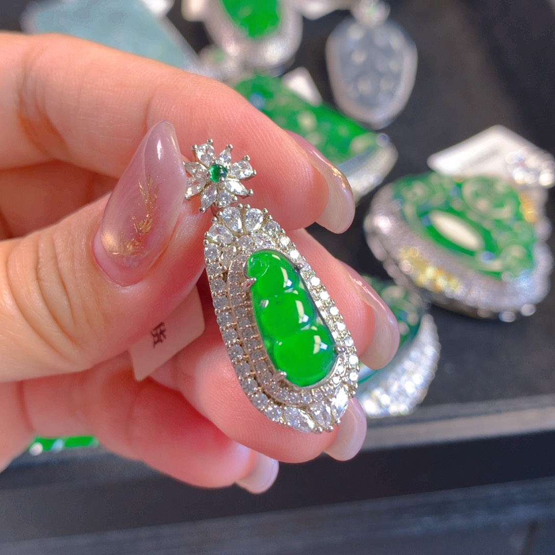 翡翠颈饰未镶嵌翡翠