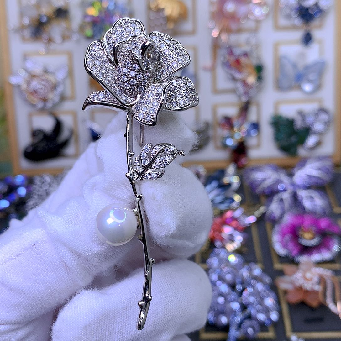 仿水晶铜胸针胸花