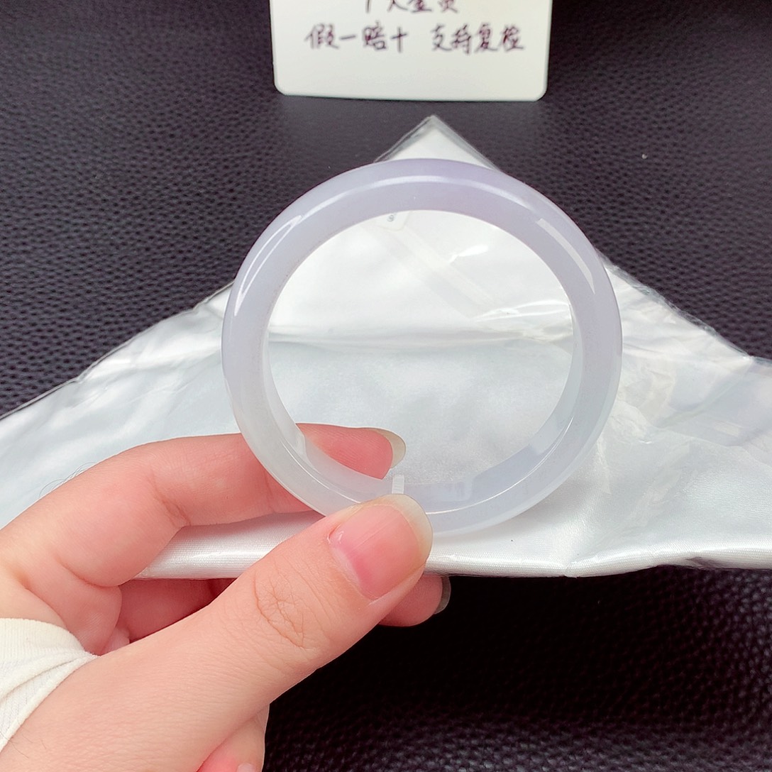 翡翠手镯未镶嵌翡翠