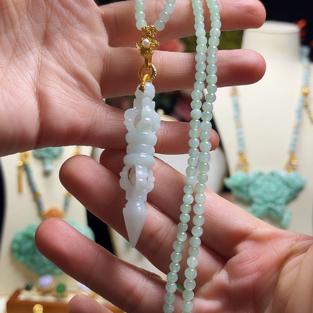 翡翠颈饰未镶嵌天然翡翠