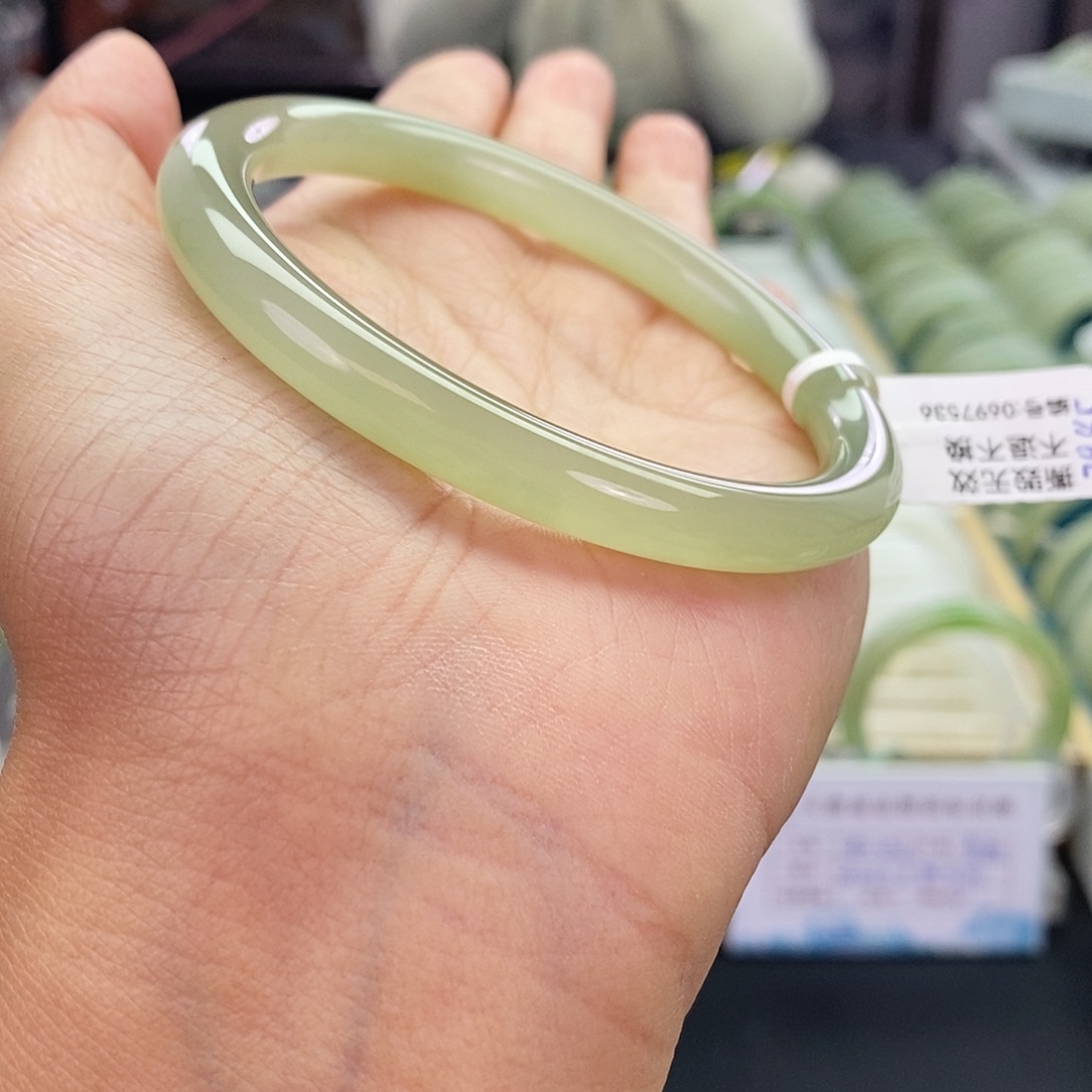 和田玉未镶嵌珠宝奇石和田玉手镯58微瑕