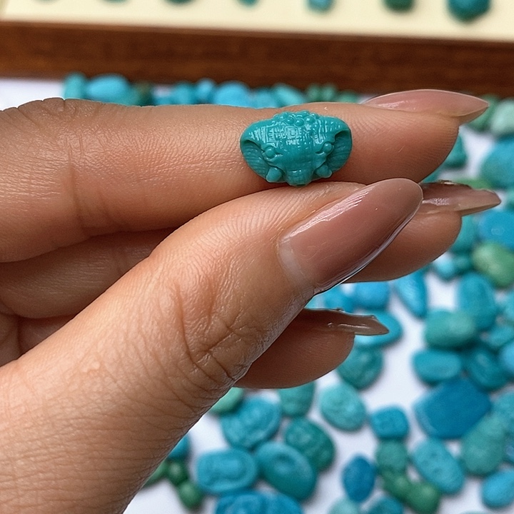 绿松石颈饰未镶嵌