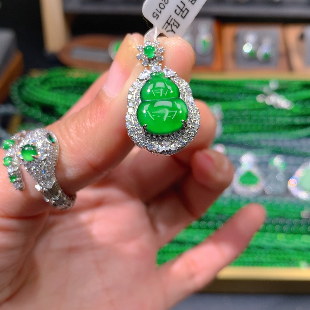 翡翠手链未镶嵌天然翡翠