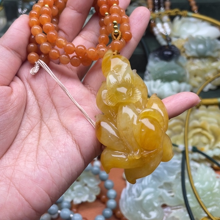蛇纹石玉吊坠合金