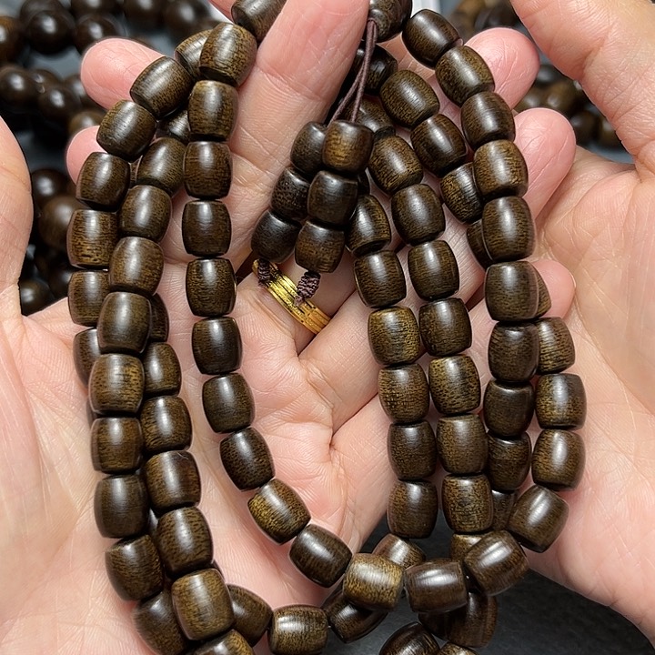 沉香手串白棋玉化