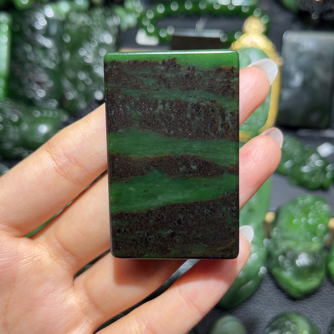 一***人和田玉未镶嵌颈饰