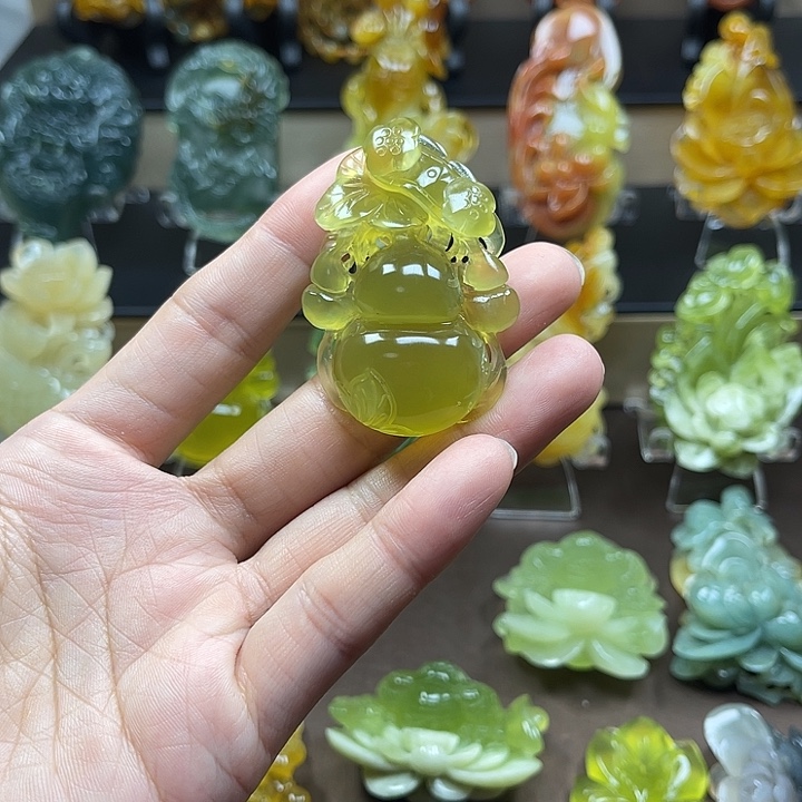 蛇纹石玉未镶嵌颈饰