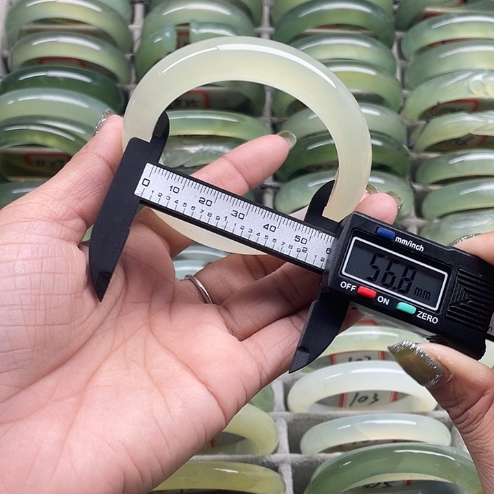 蛇纹石玉未镶嵌手镯111