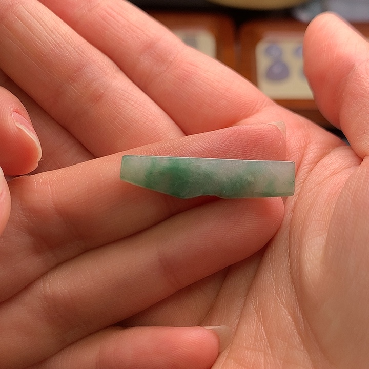 翡翠颈饰未镶嵌打孔不退不换