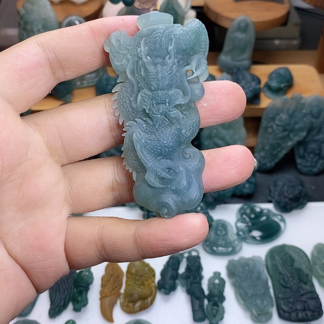 定制翡翠未镶嵌龙柱