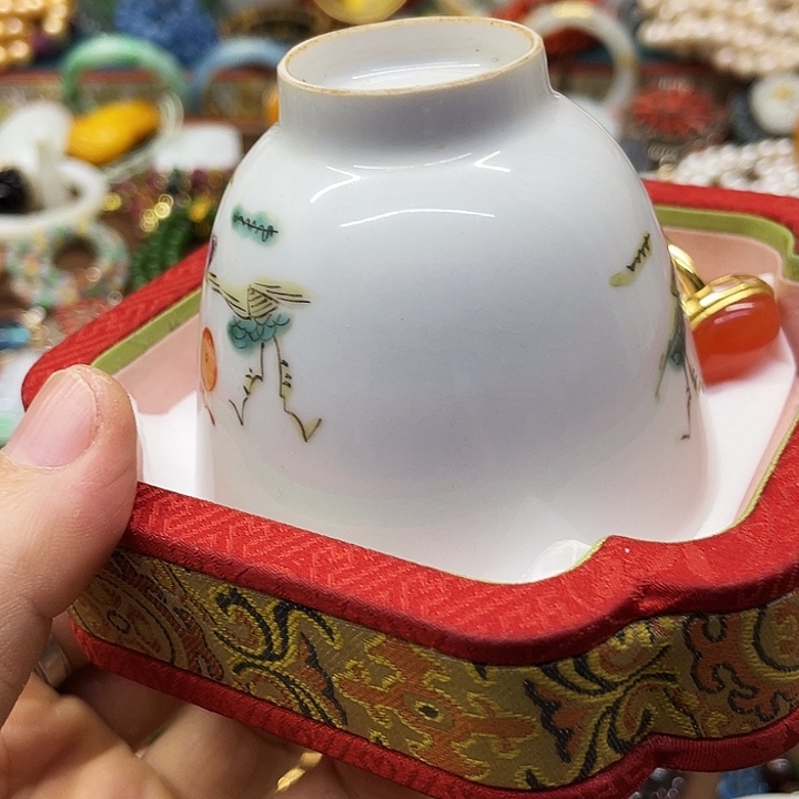 用***色青花彩绘小主人杯子