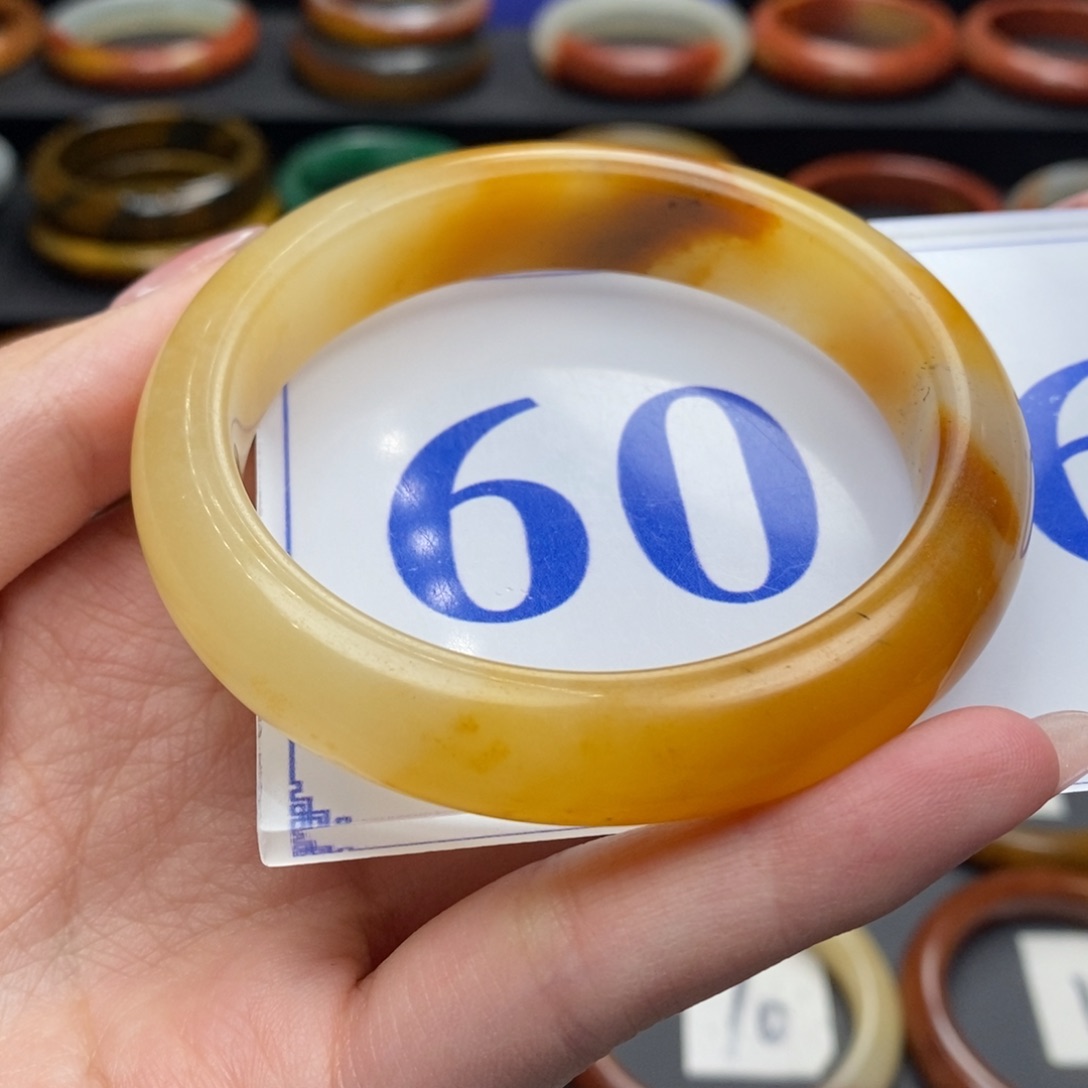 石英质玉（黄龙玉）手镯未镶嵌