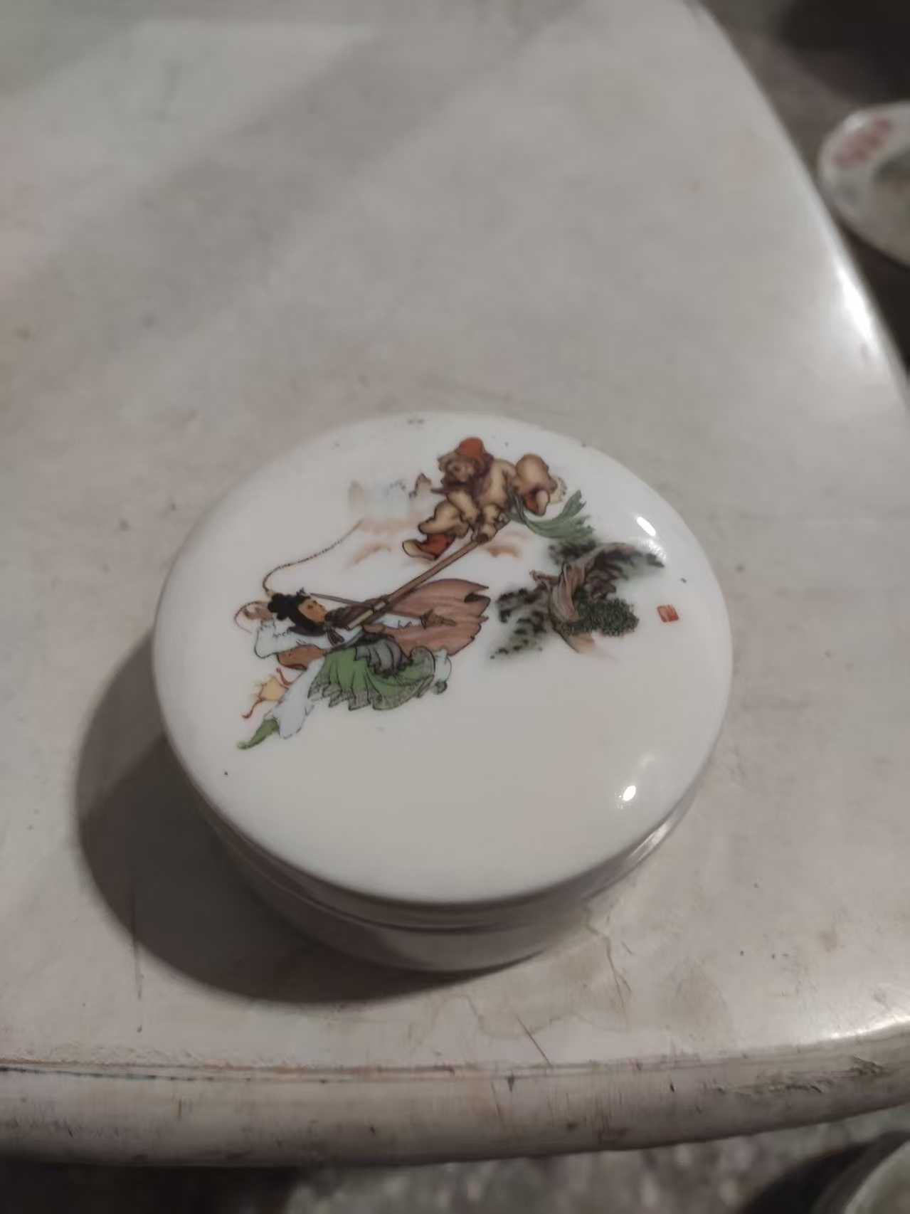 库存微瑕三打白骨精印泥盒一个