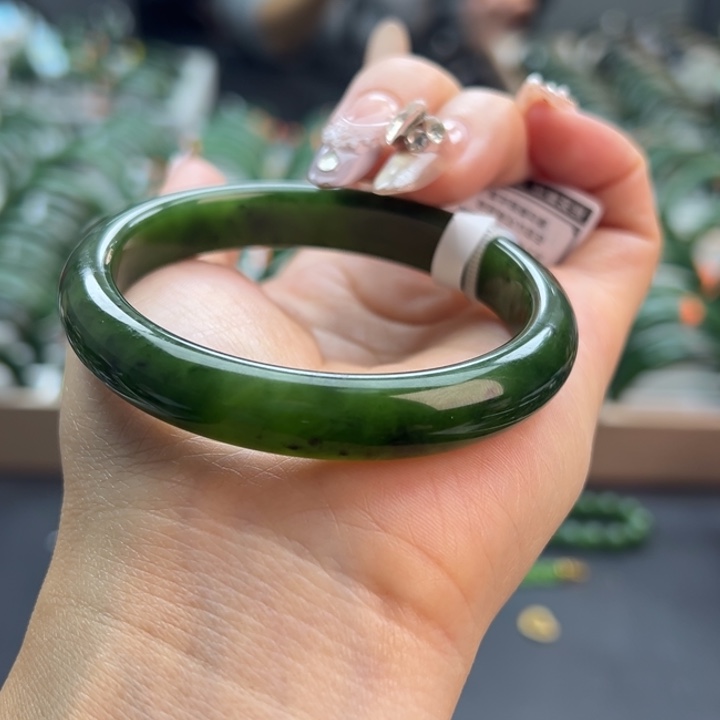 和田玉（碧玉）未镶嵌手镯